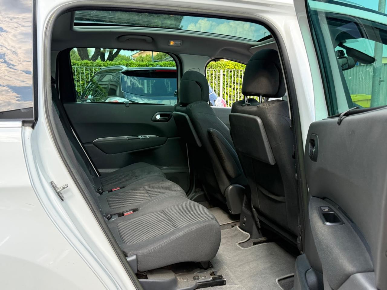 Peugeot 5008 Cielo Panorama 1.6 HDi 115CV Allure