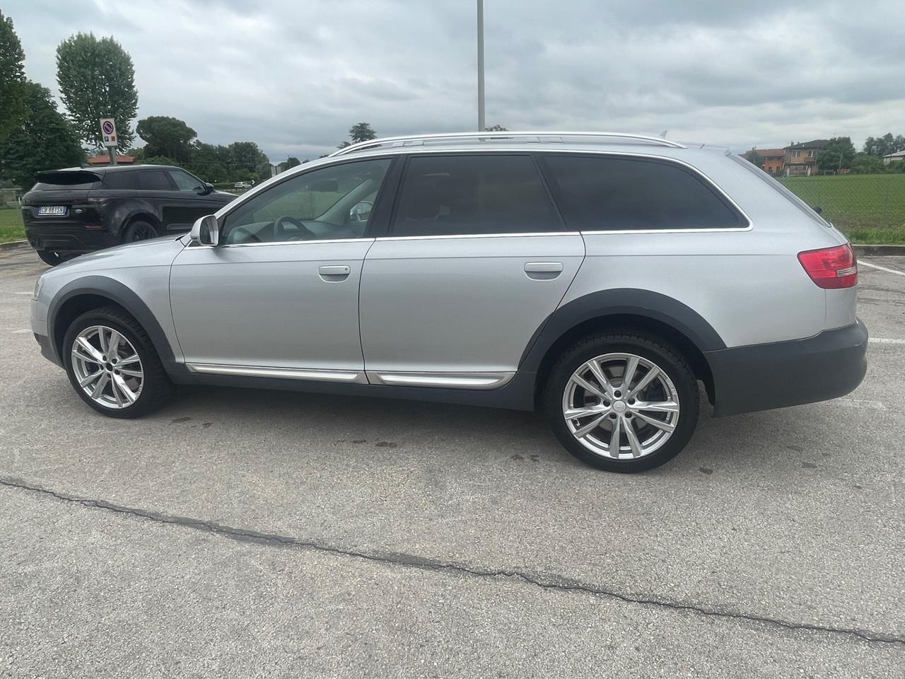 Audi a6 allroad 3.0 TDI 240 cv anno 2011 perfetto dí tutto
