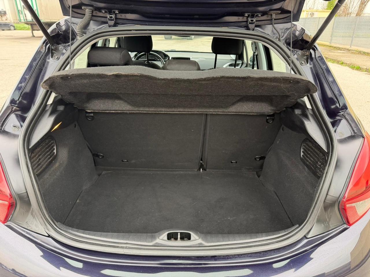 Peugeot 208 PureTech Allure GARANZIA 12 m