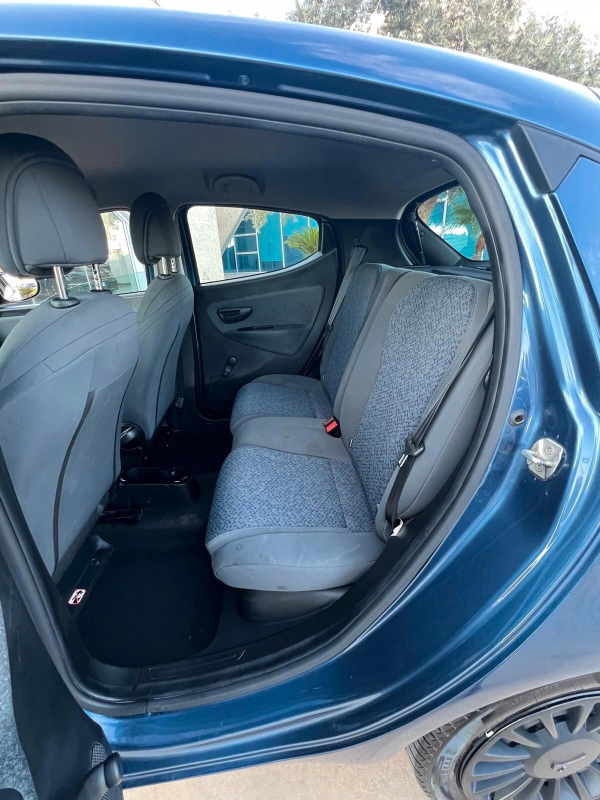 Lancia Ypsilon 1.0 Hybrid Ecochic