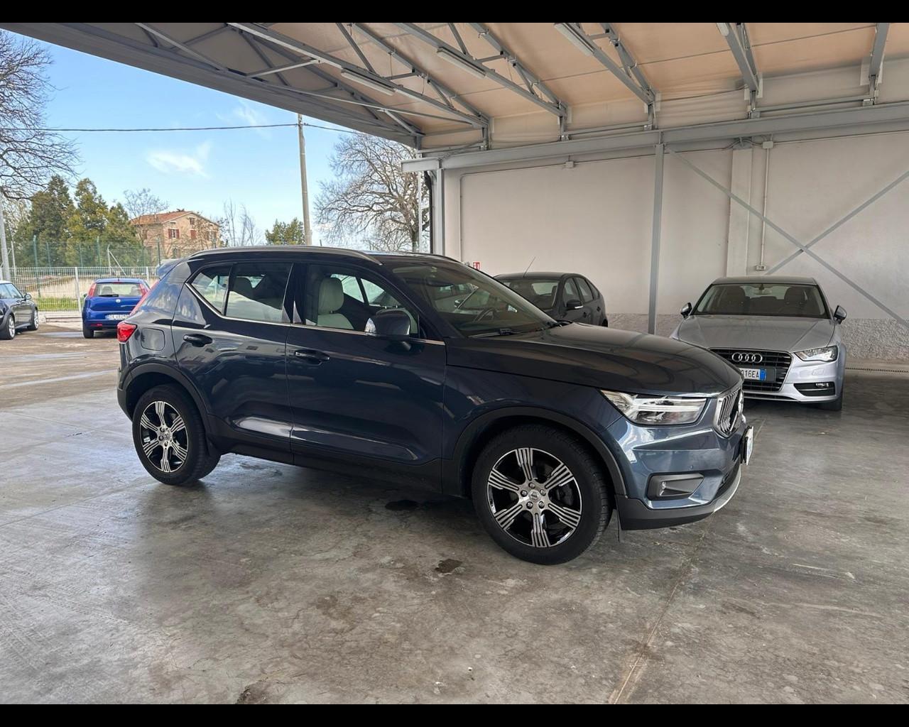 VOLVO XC40 (2017-->) - XC40 D3 AWD Geartronic Momentum