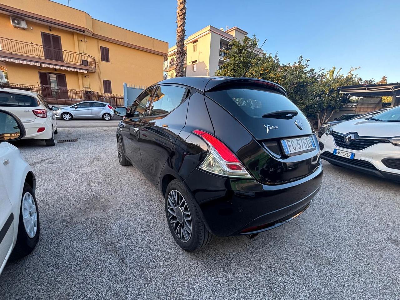 Lancia Ypsilon 1.2 69 CV 5 porte GPL Ecochic Platinum