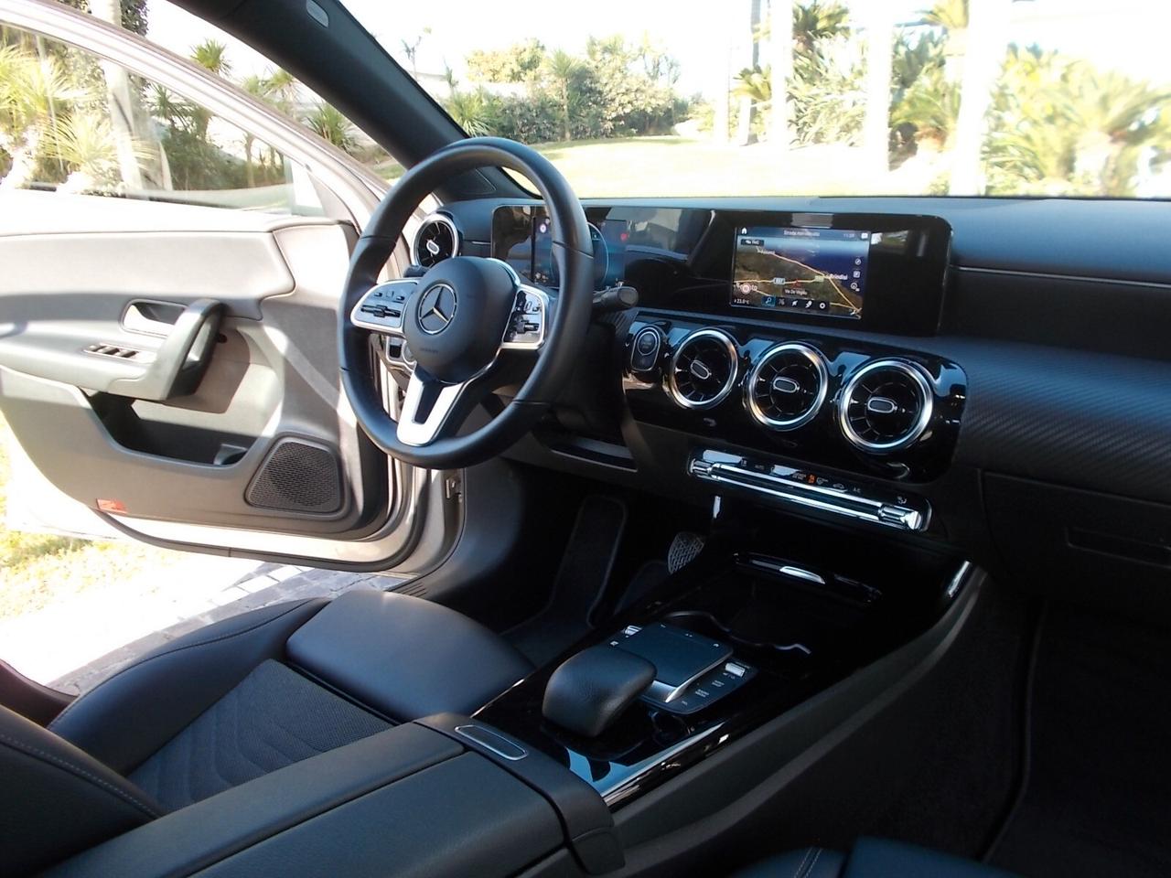 Mercedes-Benz A 180d Autom *FULL OPT.* da VETRINA