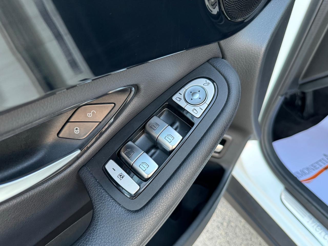 MERCEDES GLC 200D Sport 4Matic - Led Navi