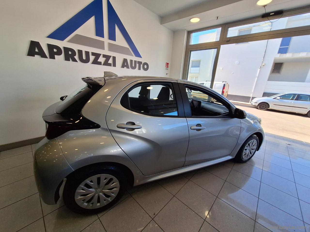 TOYOTA Yaris 1.5 Hybrid 5p. Business