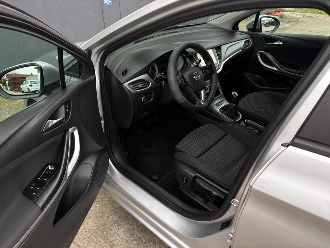 Opel Astra 1.6 CDTi 110CV. Neopatentati. Garanzia