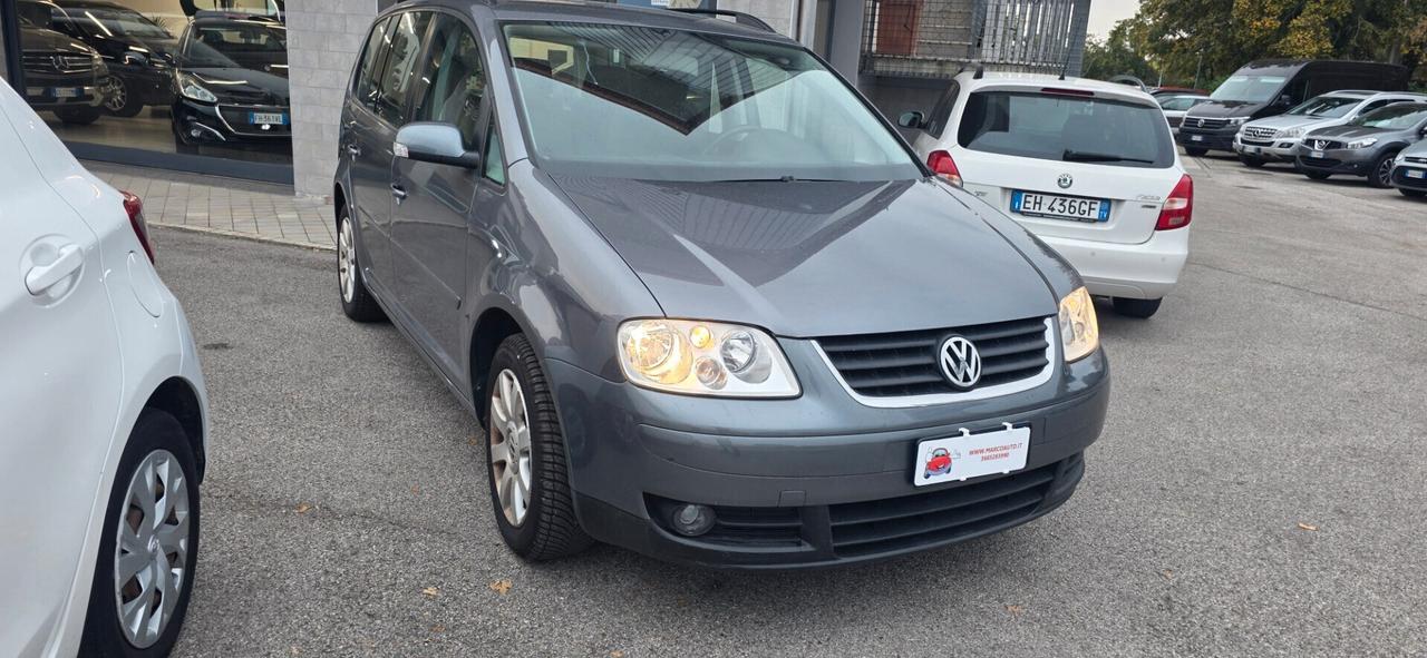 Volkswagen Touran 1.9 Diesel Cambio Automatico Neopatentati