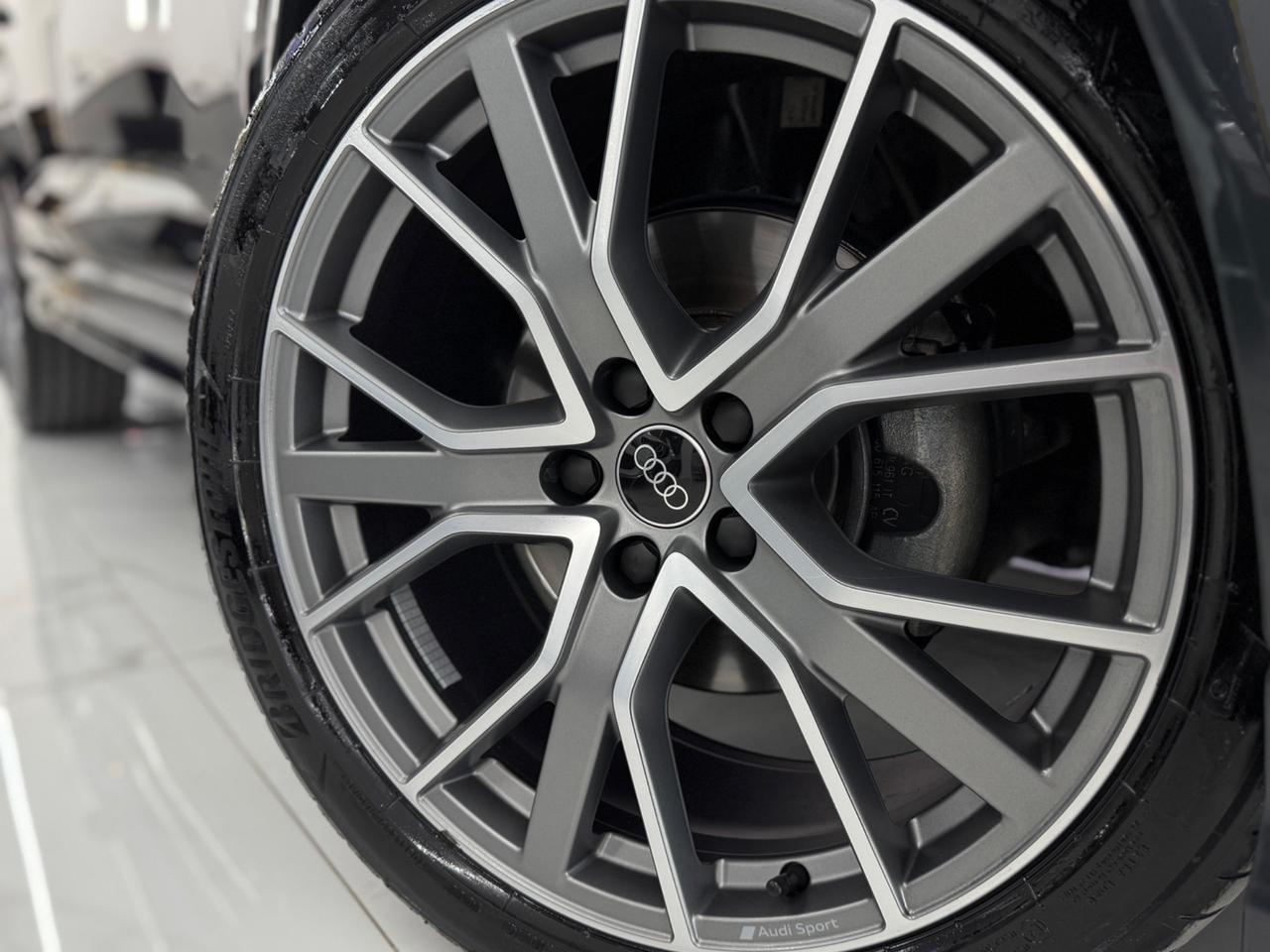 Audi Q3 2.0 TDI S-Tronic S-Line Identity Black