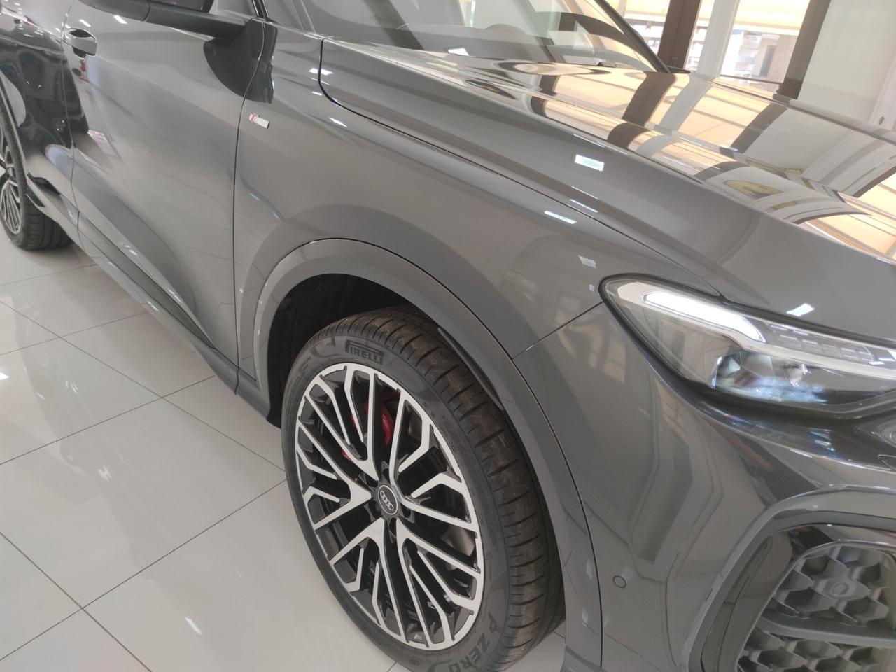 Audi Q5 40 2.0 tdi mhev 12V Identity Black quattro s-troni