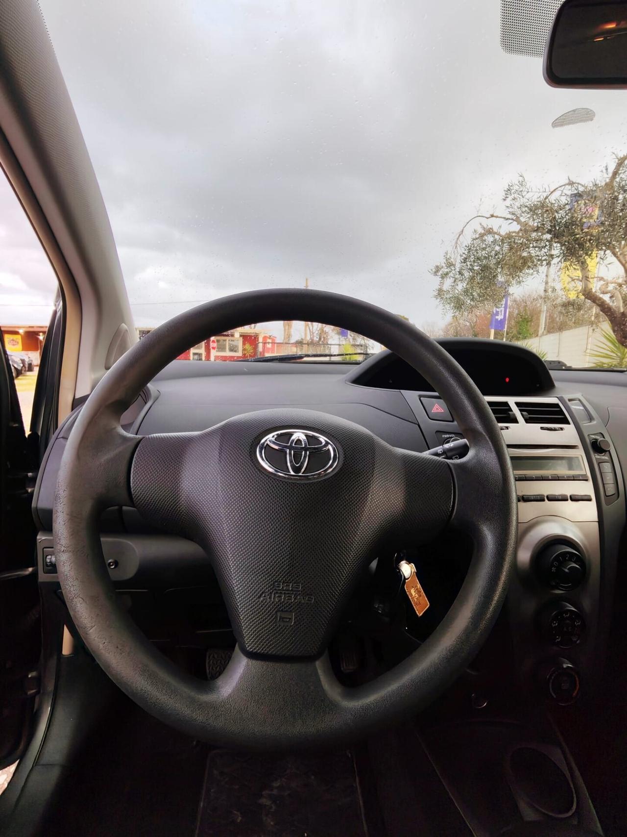 Toyota Yaris 1.0 5 porte