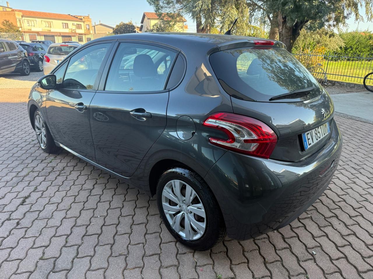Peugeot 208 1.4 HDi 68 CV 5 porte Allure