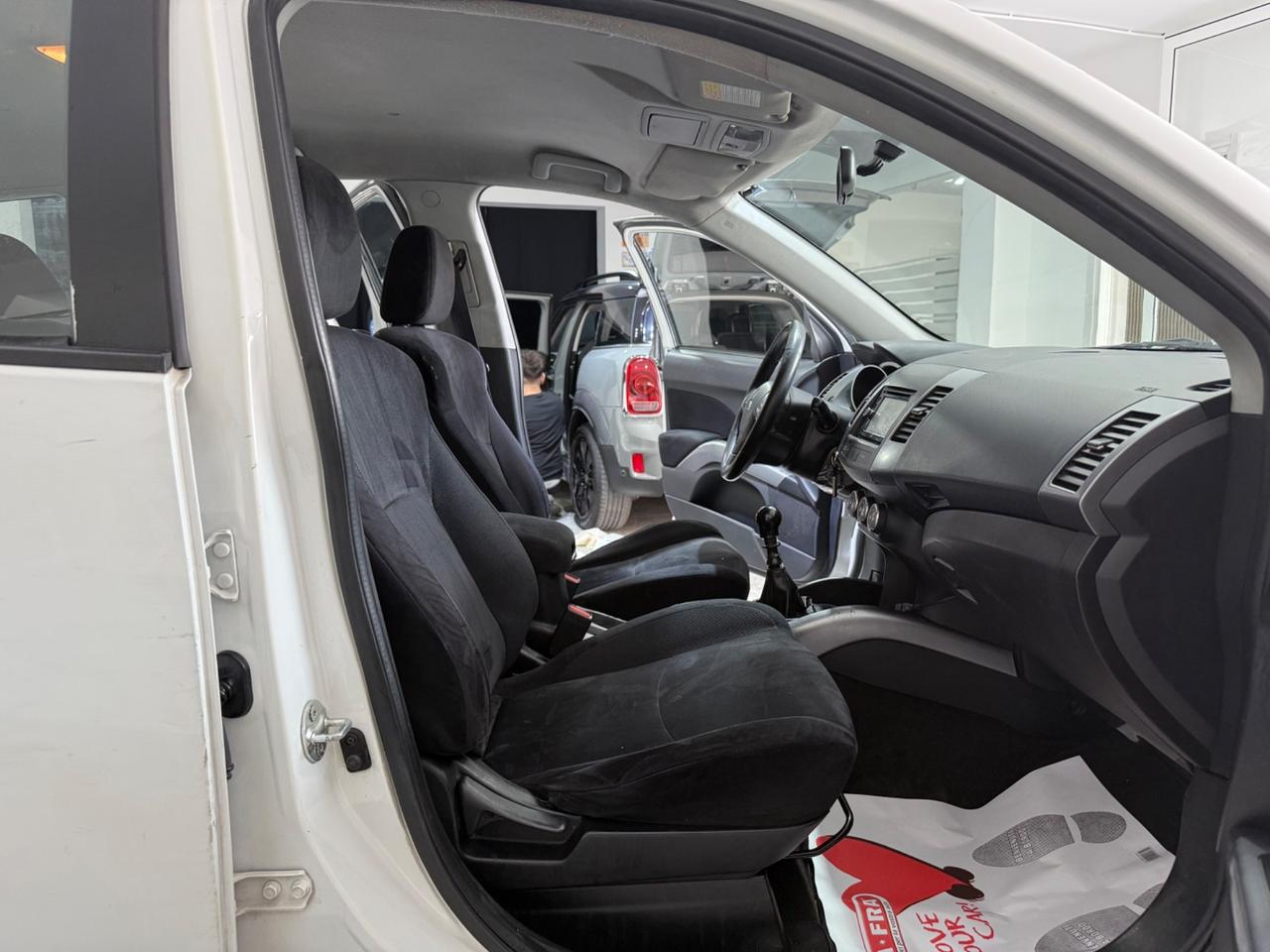 Mitsubishi Outlander 2.0 DI-D Invite DPF