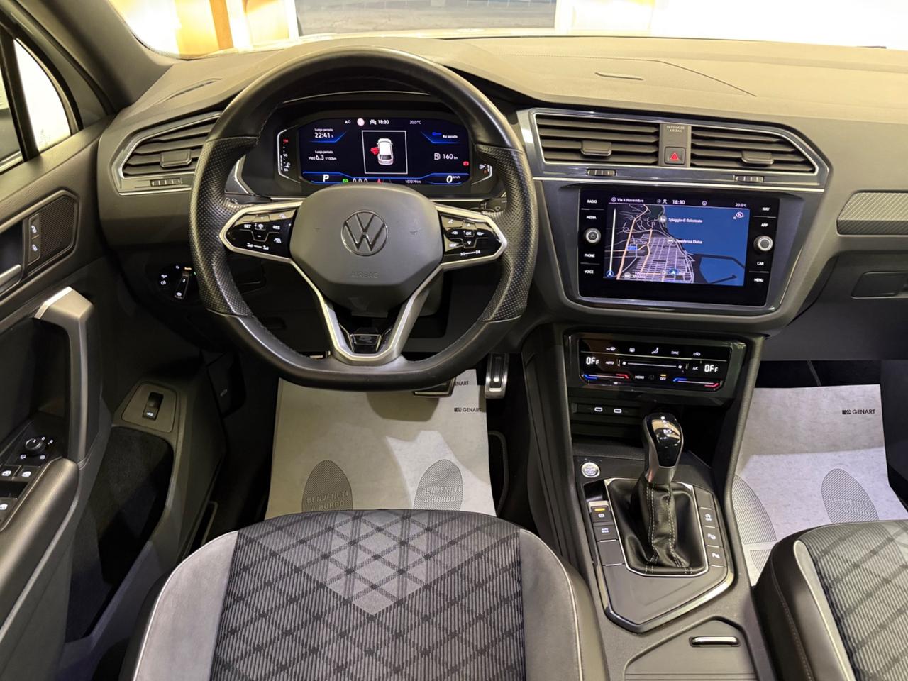 Volkswagen Tiguan 2.0 TDI 150 CV DSG R-Line retro camera, luci ambiente