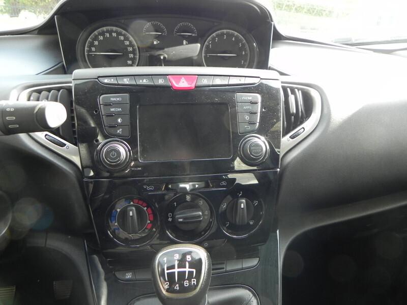 Lancia Ypsilon 1.0 FireFly 5 porte S&S Hybrid Ecochic Gold