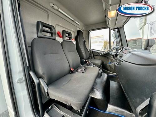 IVECO EUROCARGO 75-210P, furgonato con sponda, 2021, km 69.000