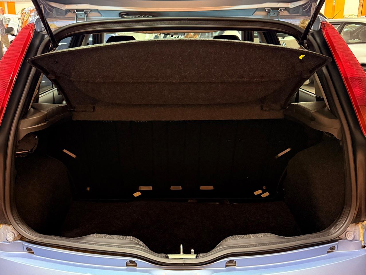 STUPENDA FIAT PUNTO CON SOLI 30.737 KM IN OTTIME CONDIZIONI