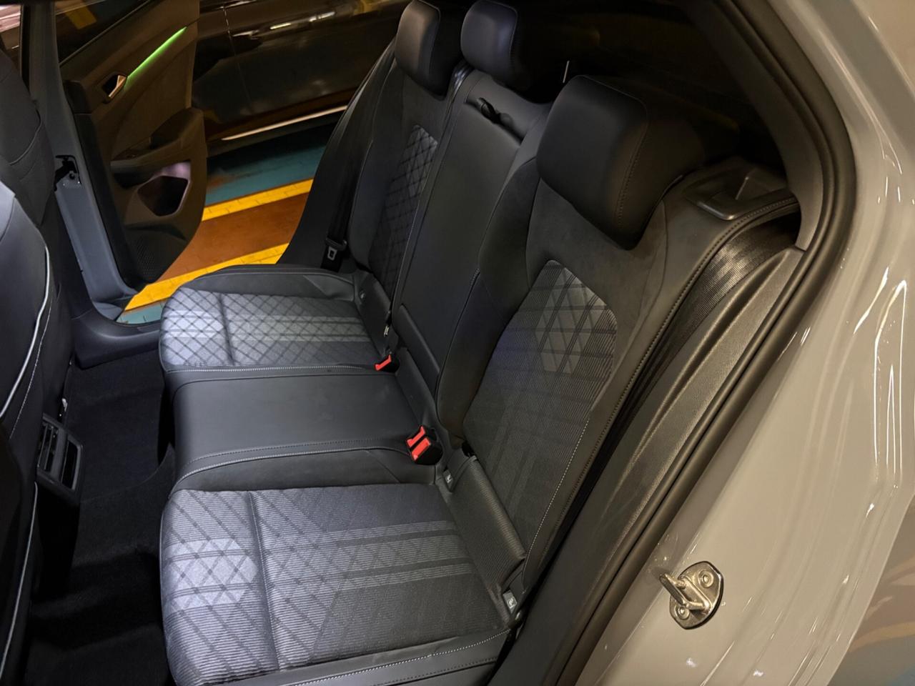 Volkswagen Golf 2.0 TDI 150 CV DSG SCR R-Line