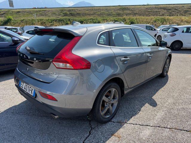 VOLVO V40 D3 Momentum