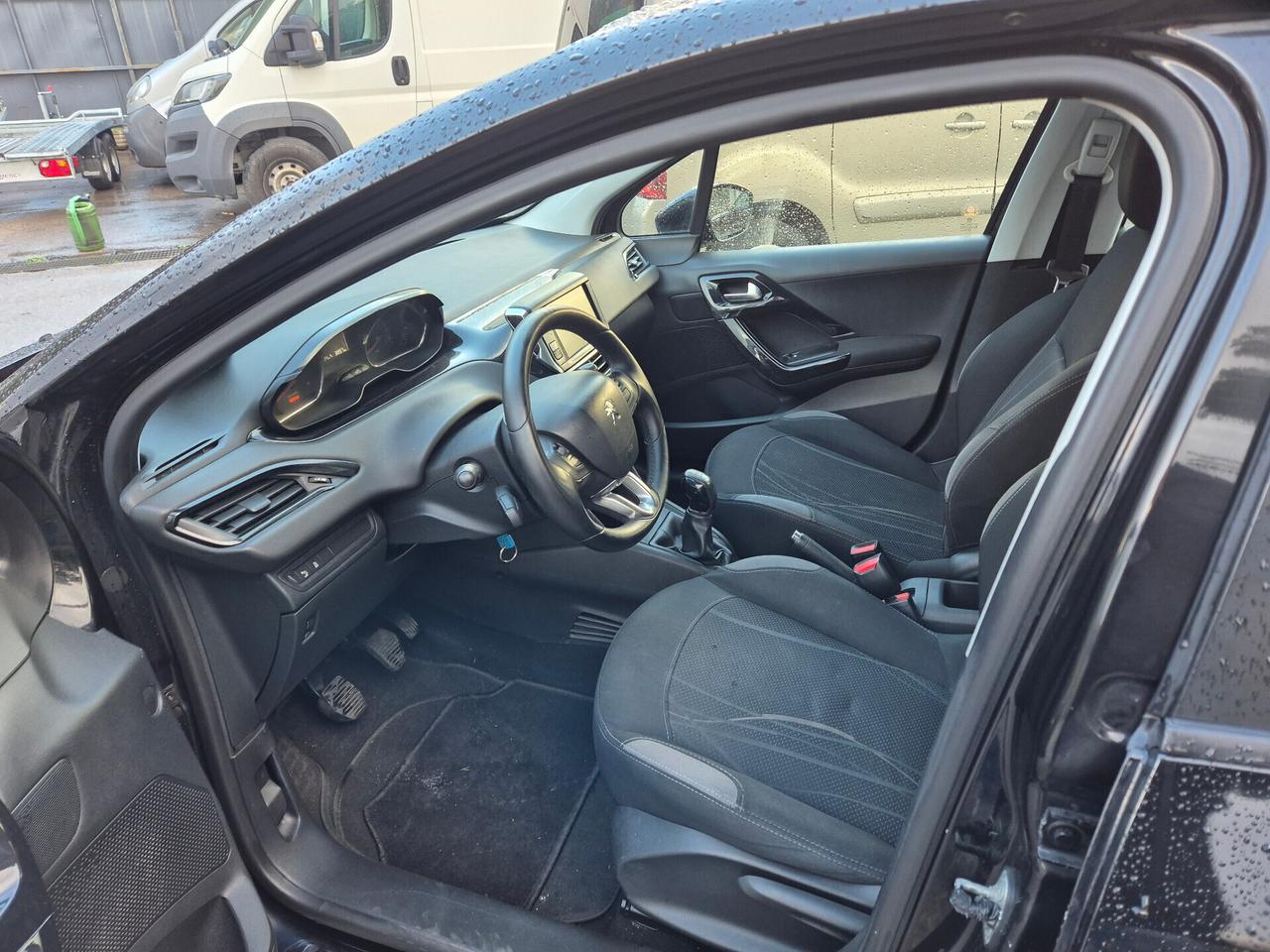 Peugeot 208 1.4 HDi 68 CV autocarro 4 posti