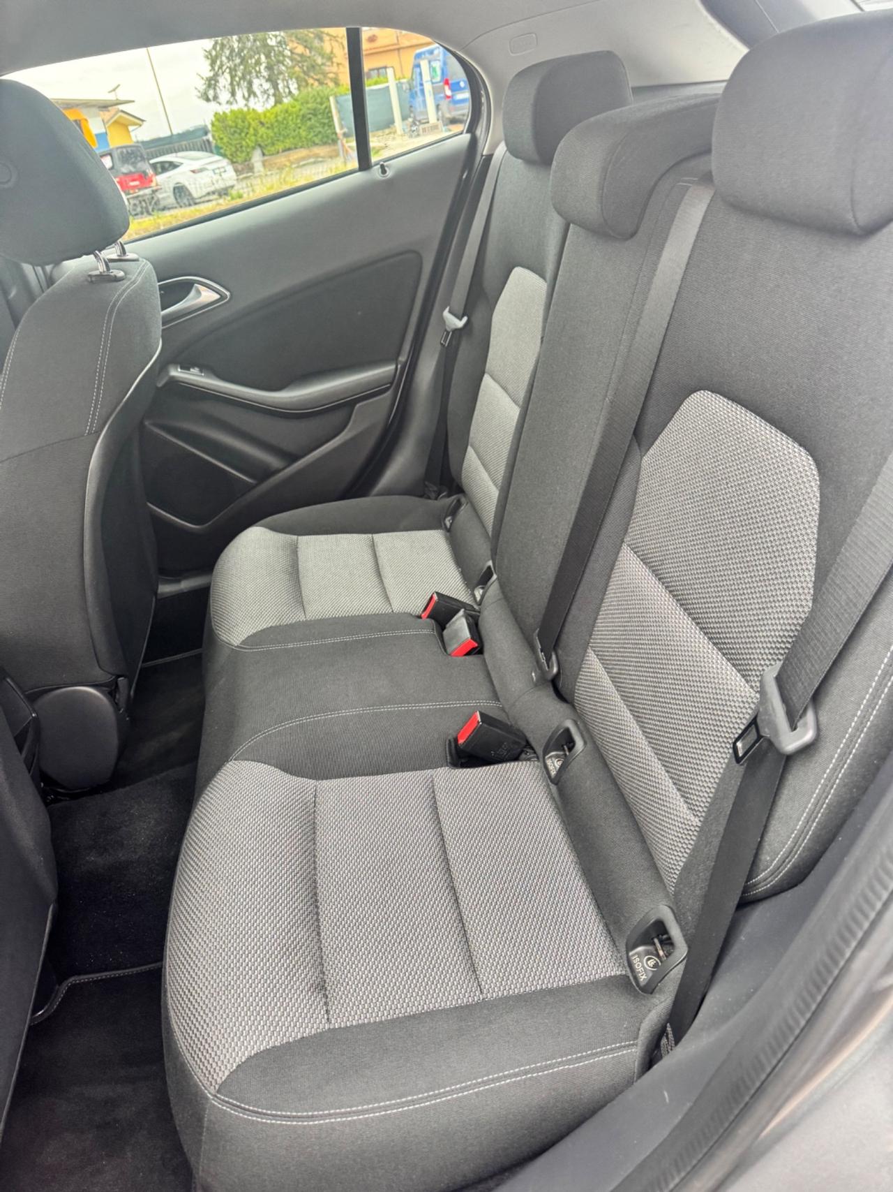 Mercedes-benz GLA 180