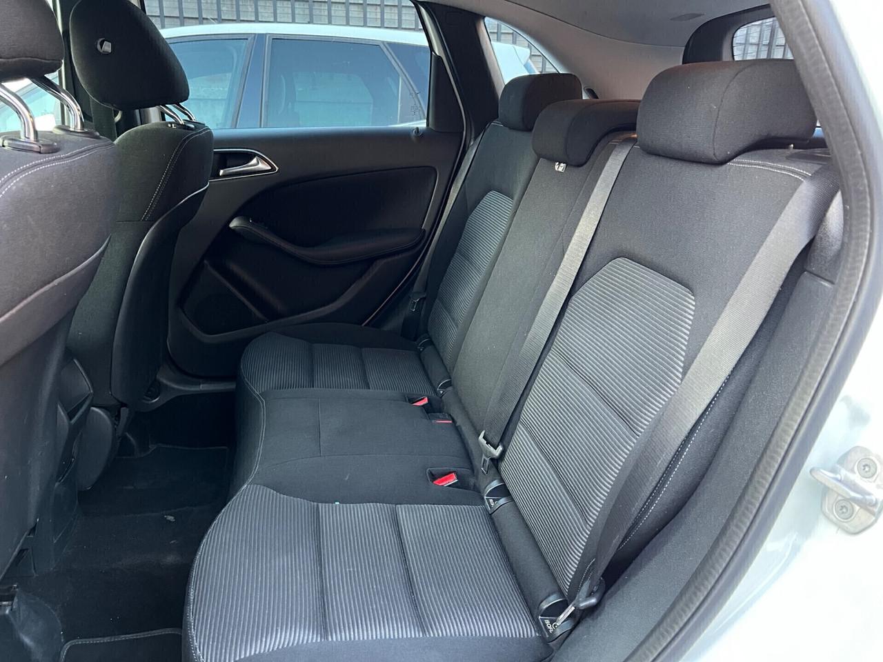 Mercedes-benz B 180 B 180 d Automatic Premium