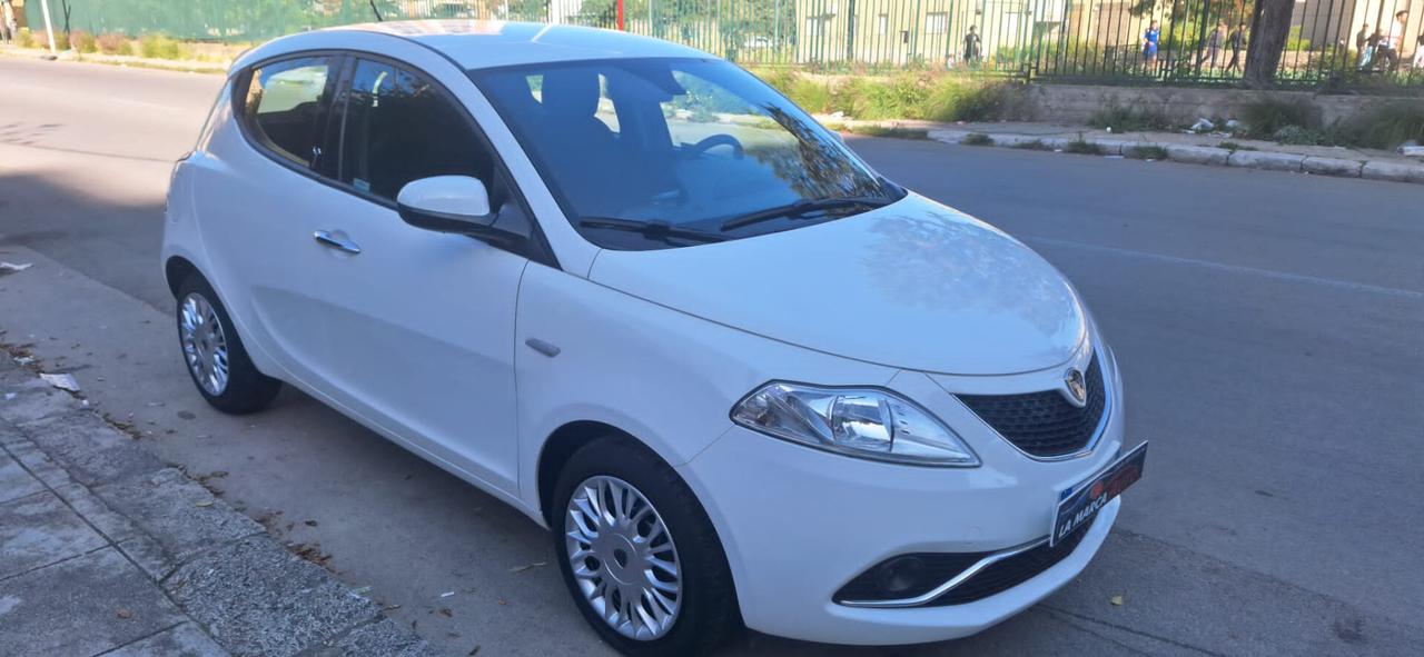 Lancia Ypsilon 1.2 69 CV 5 porte Silver Unico Propr.
