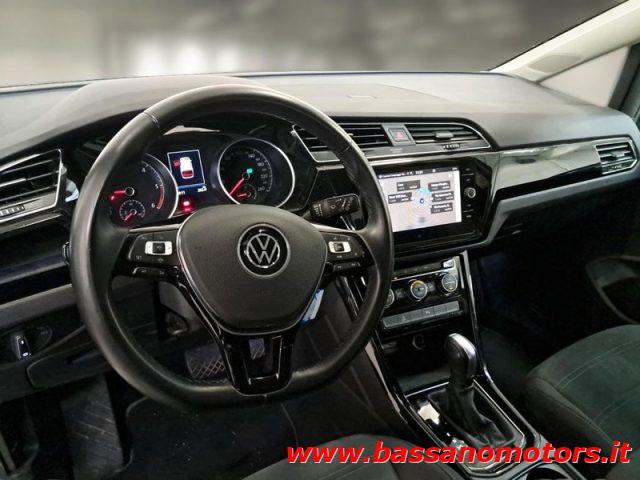 VOLKSWAGEN Touran 2.0 TDI 150 CV SCR DSG Executive BMT in arrivo