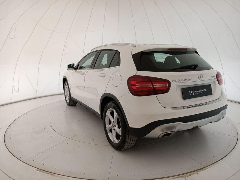 Mercedes-Benz GLA GLA-X156 2017 220 d Sport 4matic 170cv auto