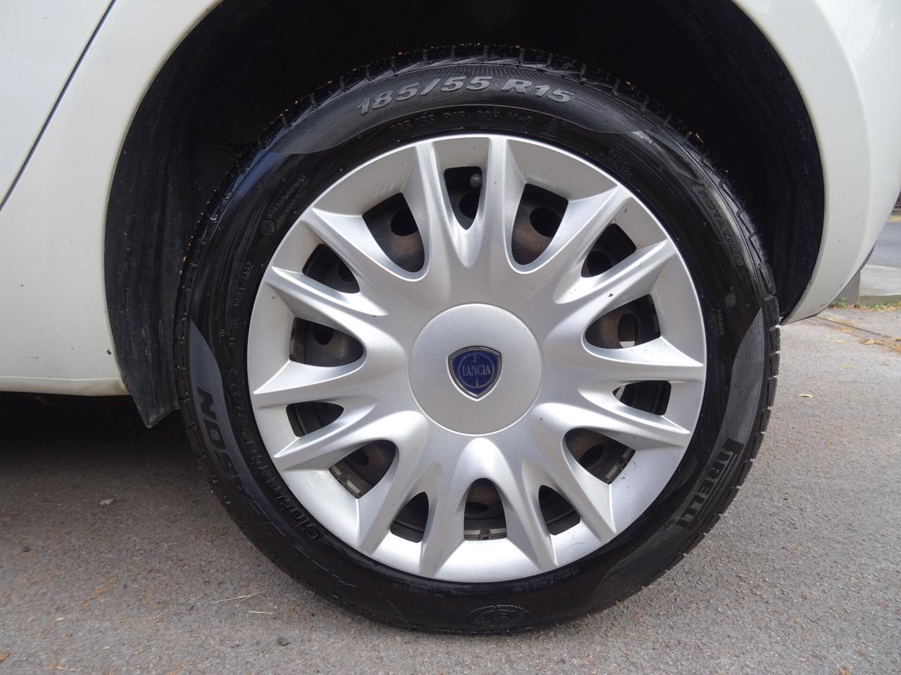 Lancia Ypsilon 1.2 69 CV 5p S&S TETTO APRIBILE