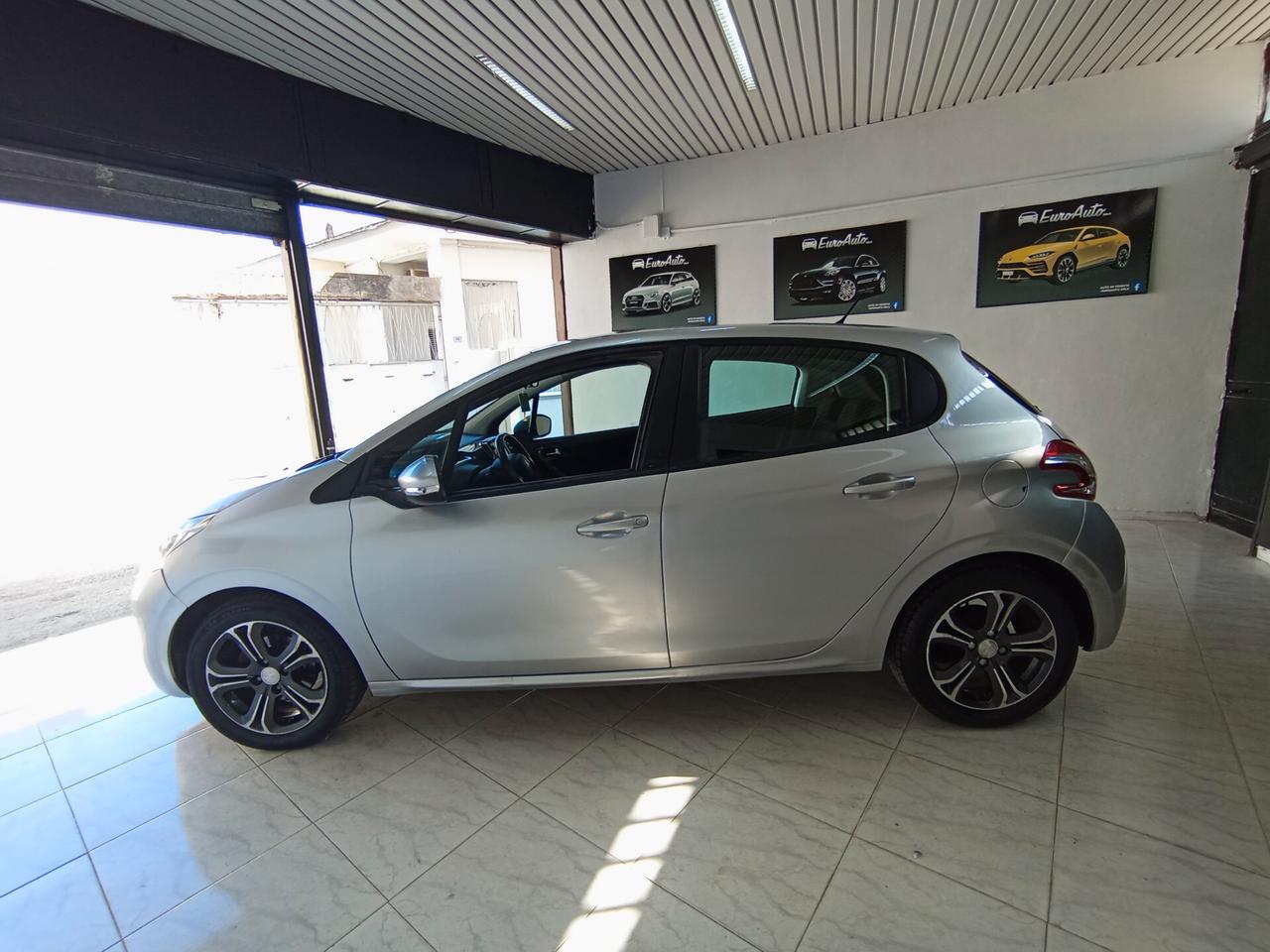 Peugeot 208 1.4 diesel 2015 CON GARANZIA