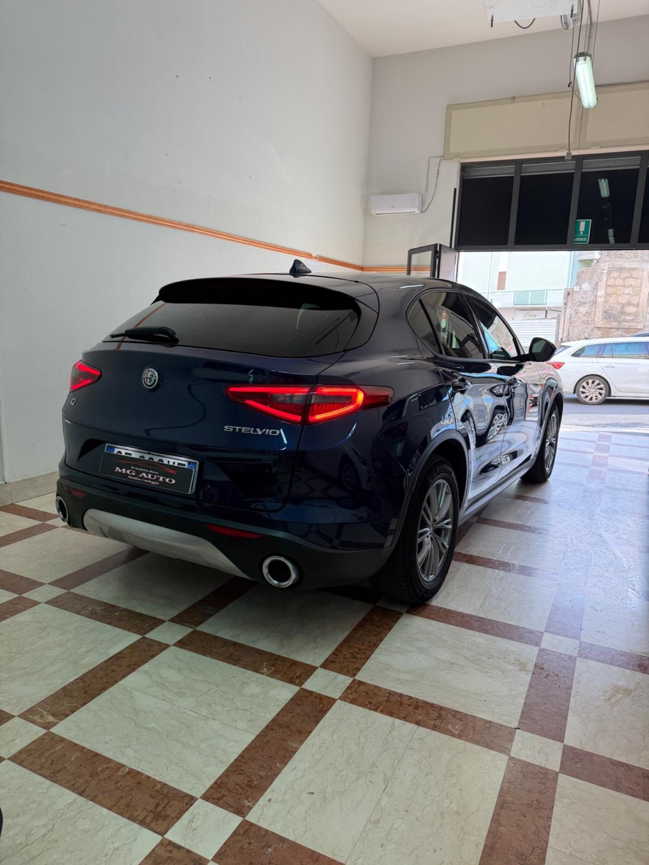 Alfa Romeo Stelvio Rosso edizione