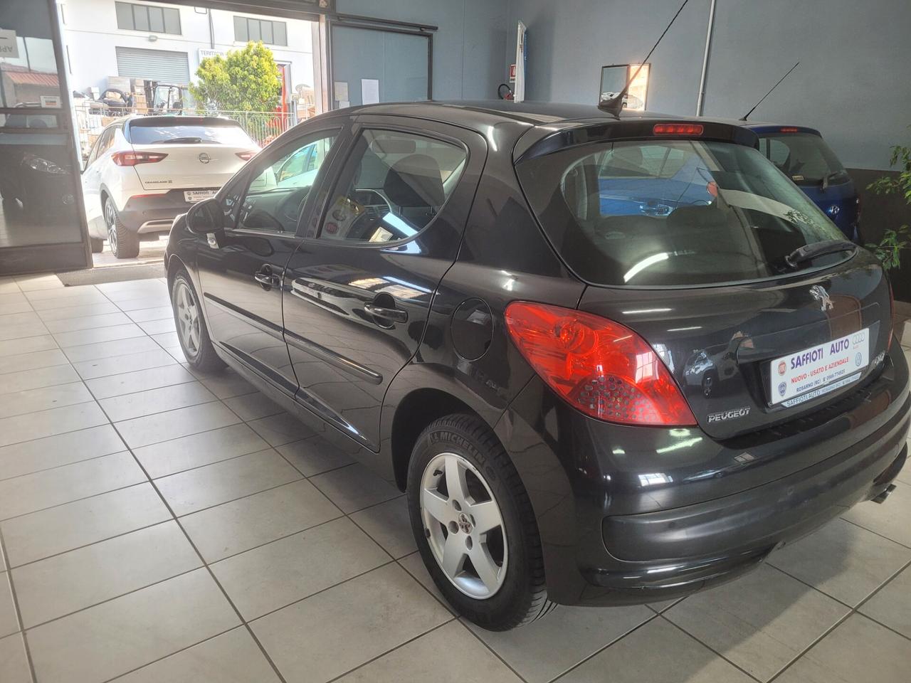 Peugeot 207 1.4 8V 75CV 5p. X Line