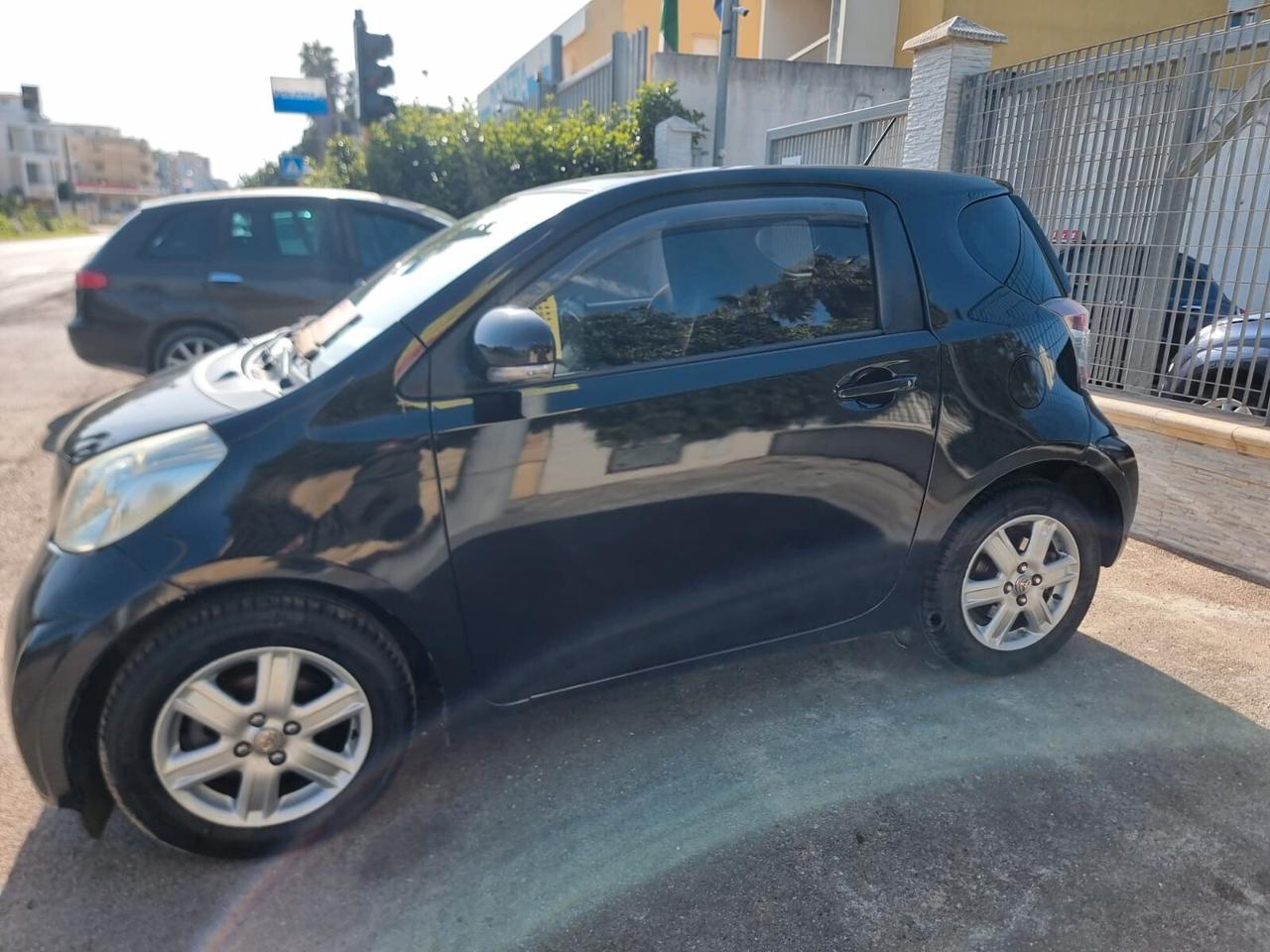 Toyota iQ 1.0 BENZINA AUTOMATICA 4 POSTI