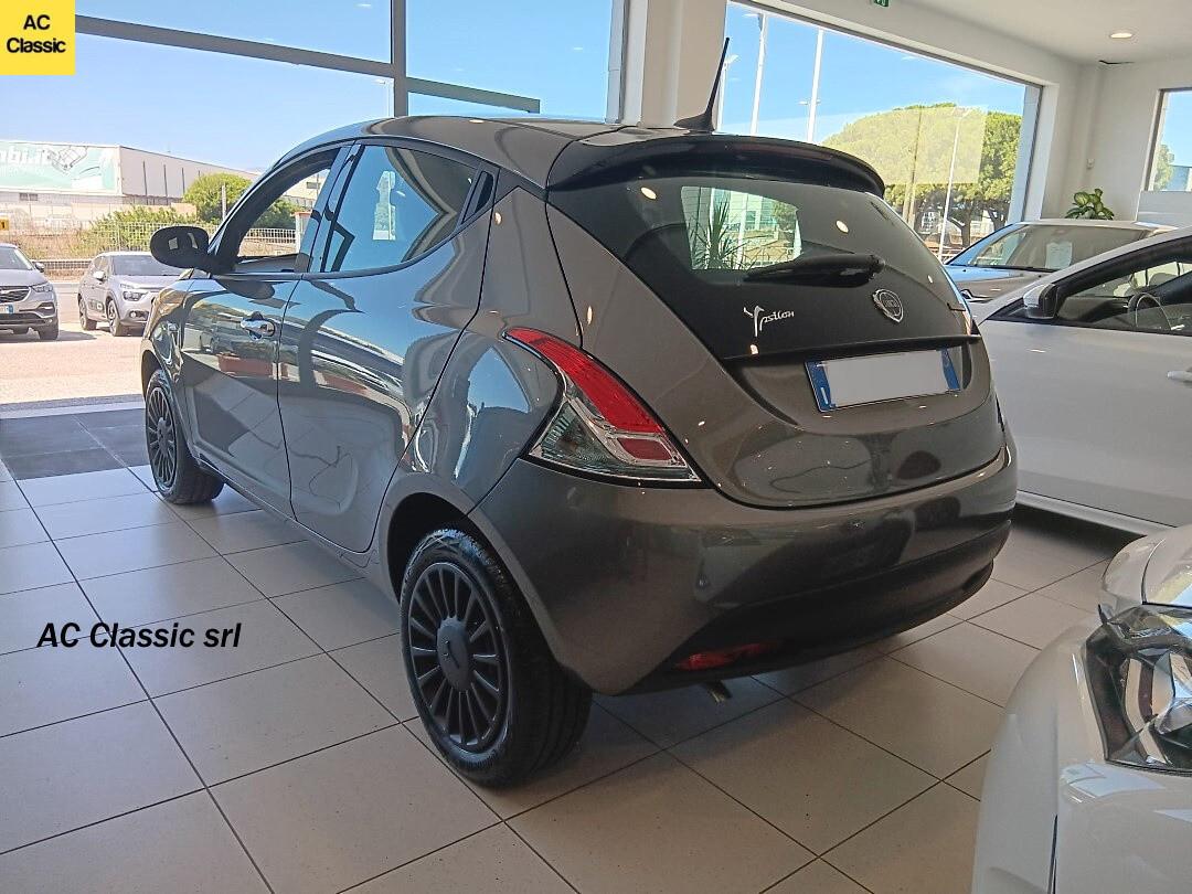 Lancia Ypsilon Hybrid Silver 1.0 (70 cv)