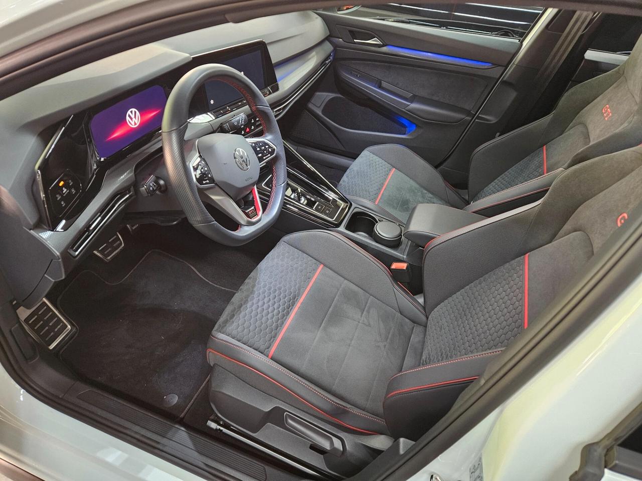 Volkswagen Golf GTI 2.0 TSI CLUBSPORT 300 CV - TETTO - IQ LIGHT - 19