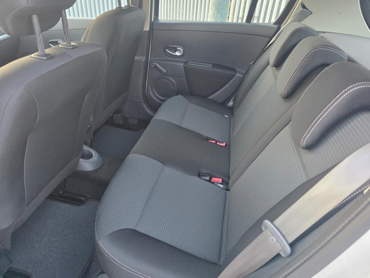Renault Clio 1.2 75CV perfetta e garantita 12 mesi