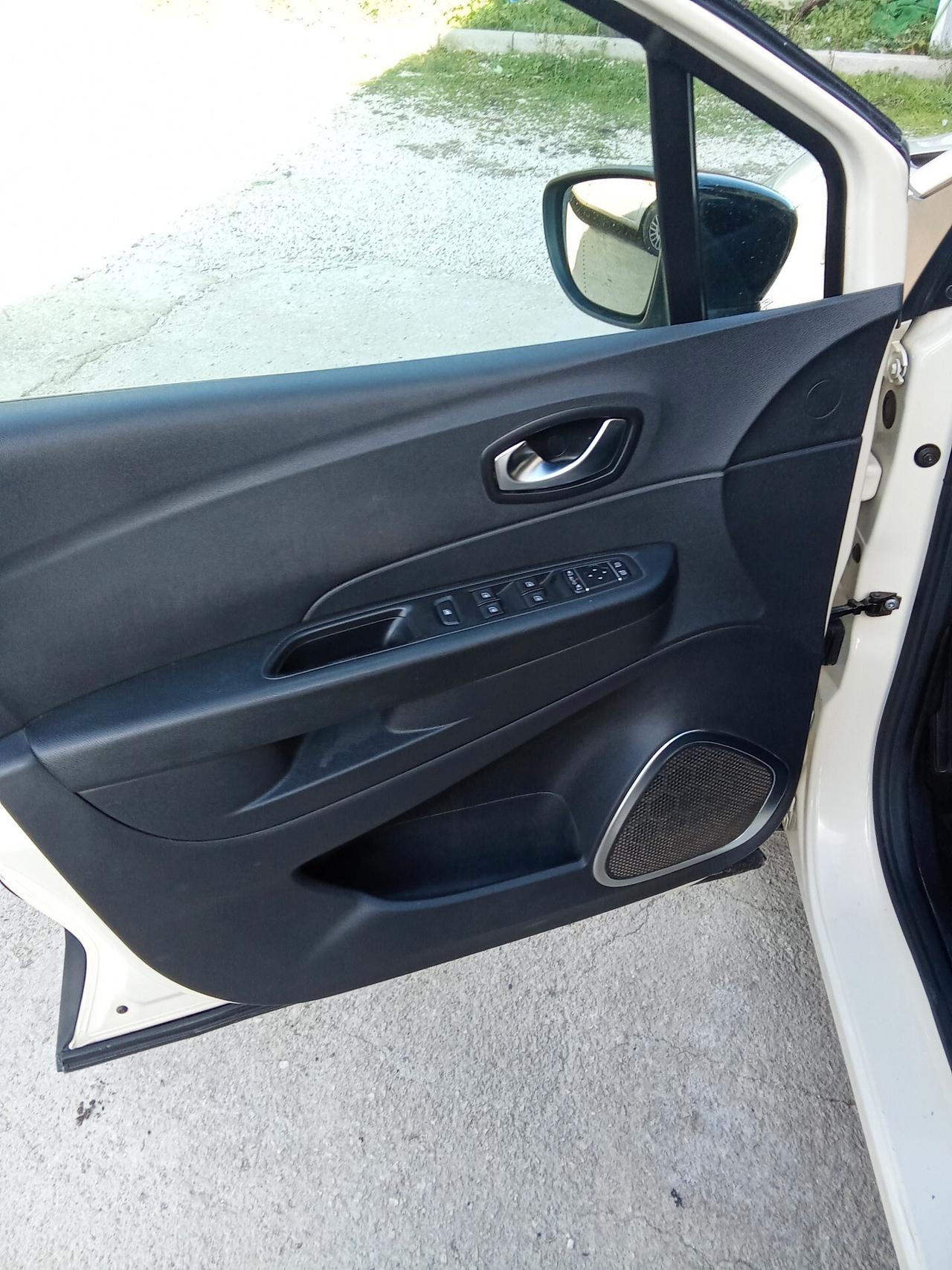 Renault Captur dCi 110 CV autocarro N1 019