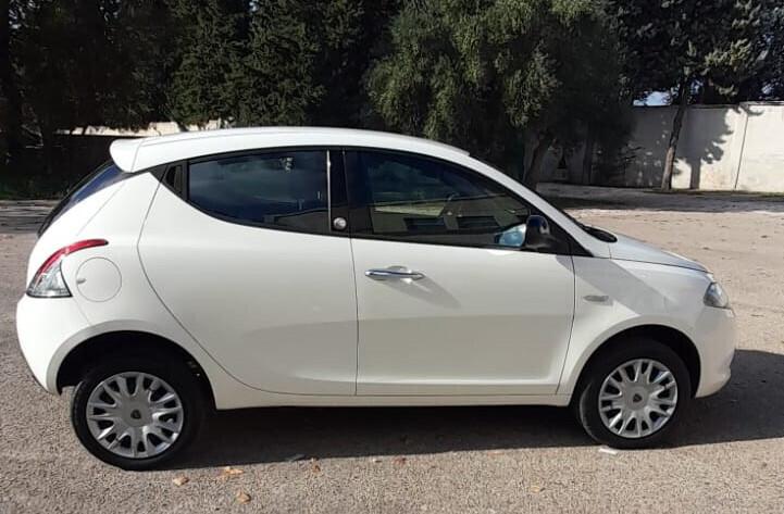 Lancia Ypsilon 0.9 TwinAir 85 CV 5 porte Metano Ecochic Gold