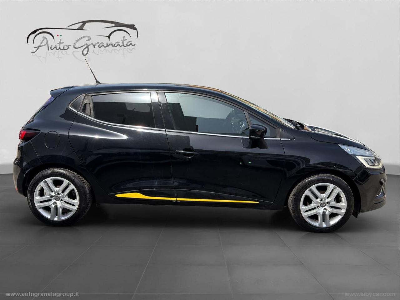 RENAULT Clio TCe 12V 90CV 5p. Moschino Intens RS LINE!