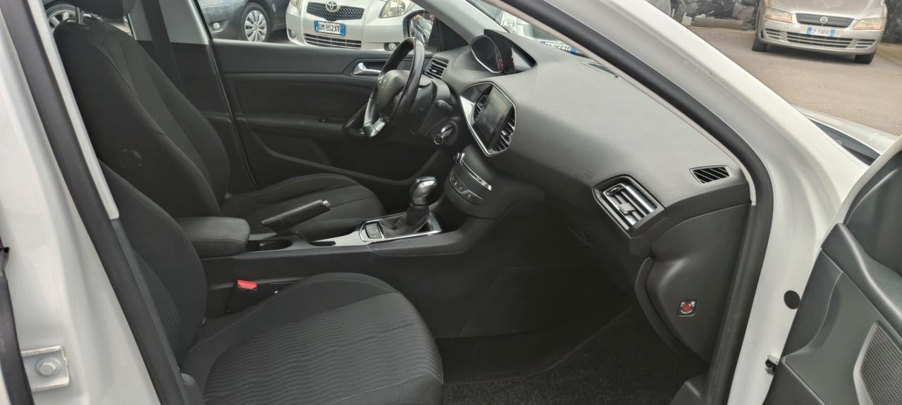 Peugeot 308 BlueHDi 120 Allure cambio automatico
