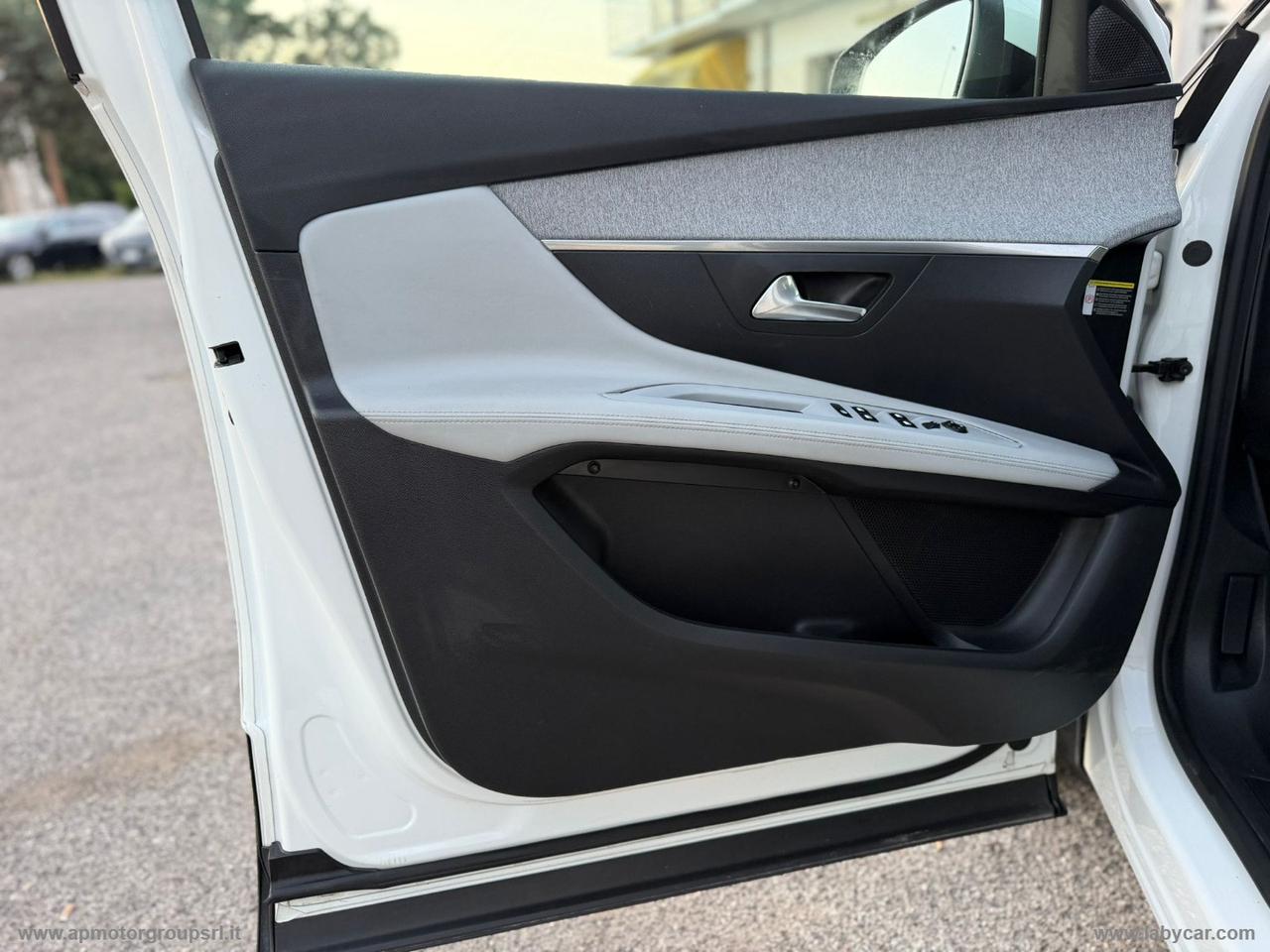 PEUGEOT 3008 BlueHDi 130 S&S EAT8 Allure