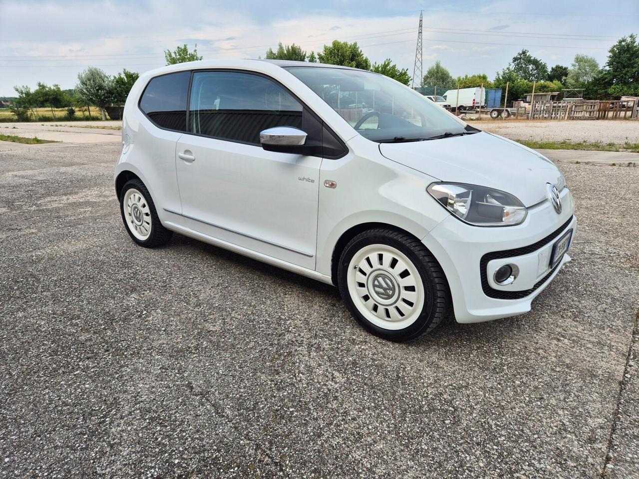 Volkswagen up! 1.0 75 CV 3p. white
