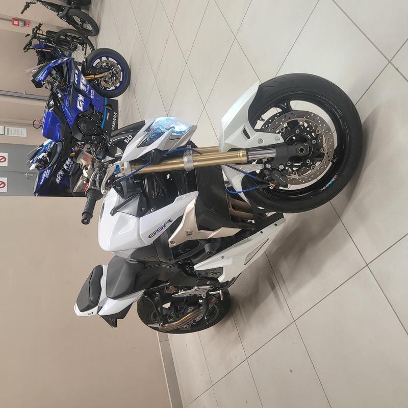 Suzuki GSR 750 - 2011