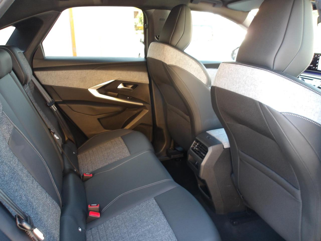 PEUGEOT 3008 Hybrid 145 e- DCS6 Allure