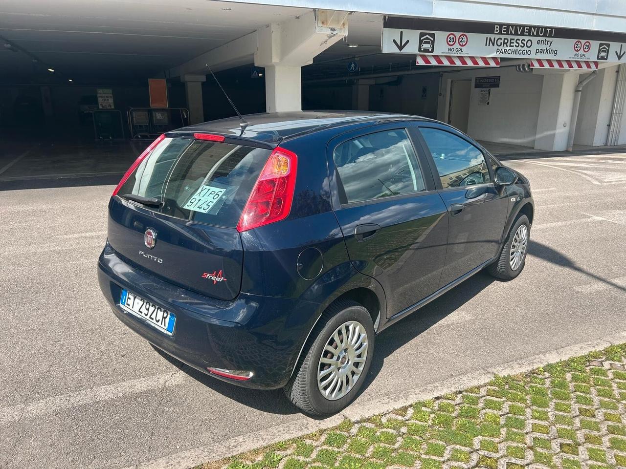 Fiat Punto 1.4 8V 5 porte Natural Power Street