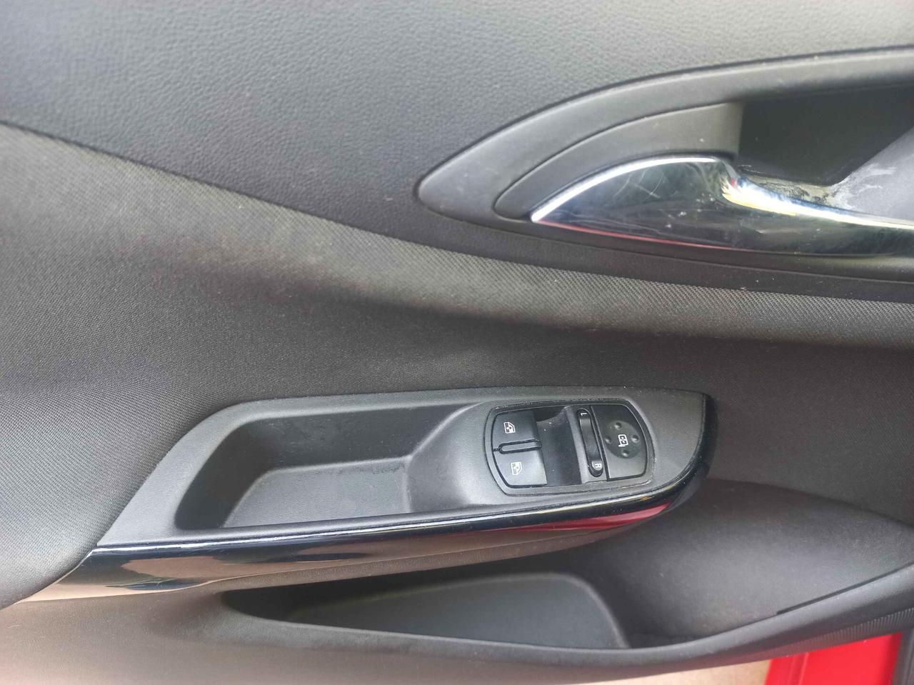 Opel Corsa 1.2 Coupé b-Color