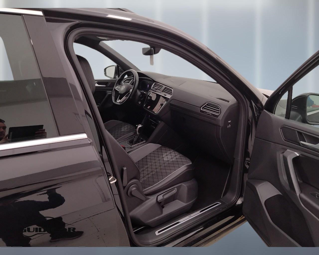 VOLKSWAGEN Tiguan II 2021 - Tiguan 2.0 tdi R-Line 150cv dsg