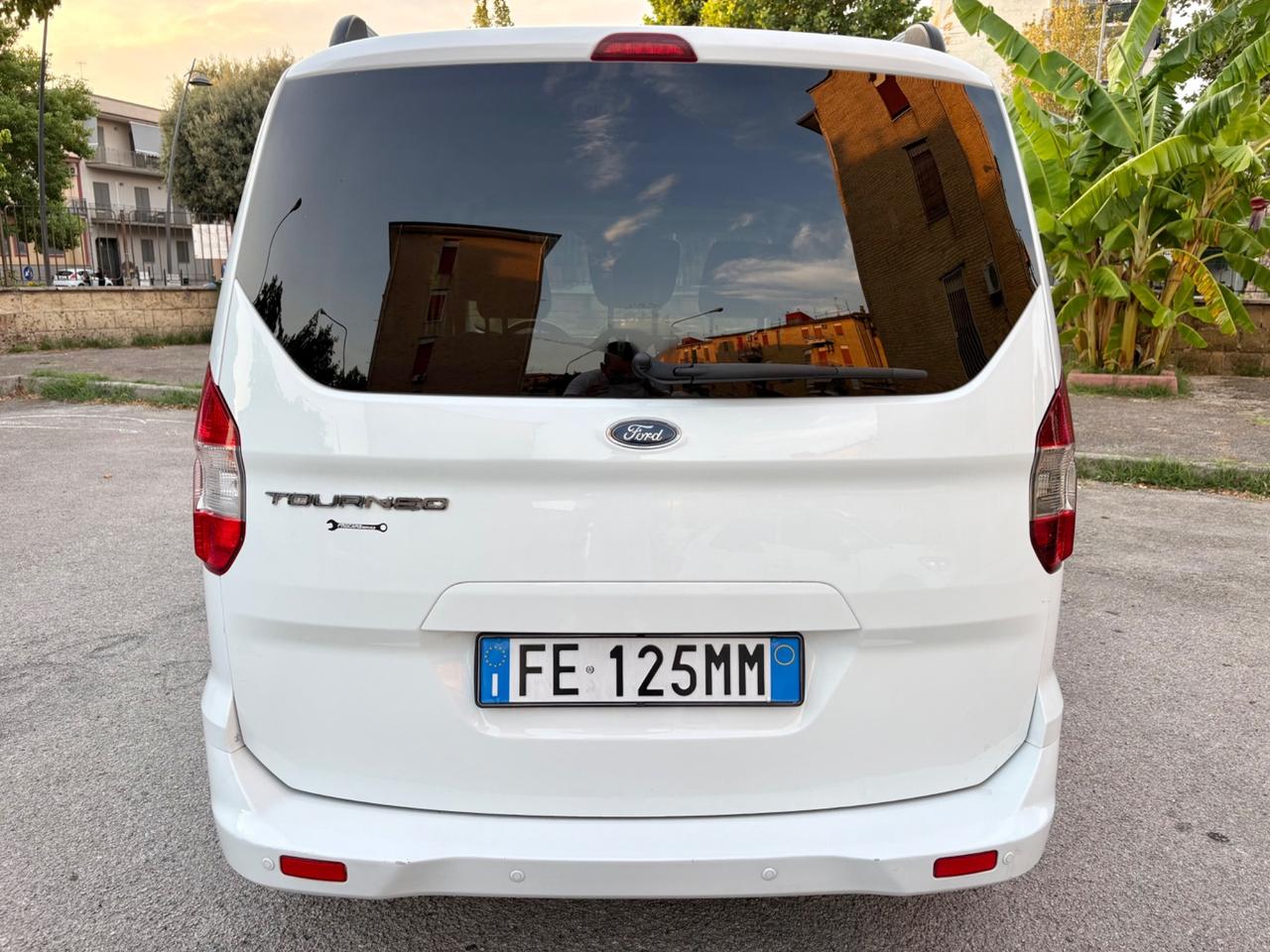 Ford Tourneo Courier 1.5 TDCI 75 CV 5 posti
