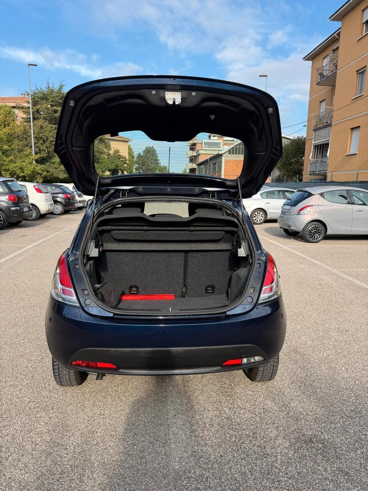 Lancia Ypsilon 1.2 Gpl - NEOPATENTATI - 12 MESI DI GARANZIA -