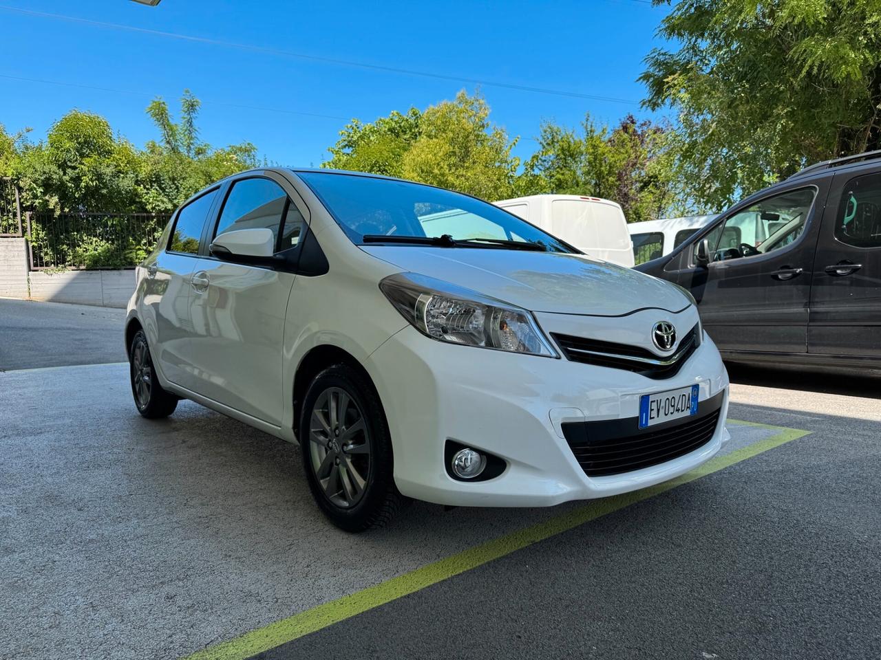 Toyota Yaris LOUNGE 5P GARANZIA 24 MESI NEOPATENT.